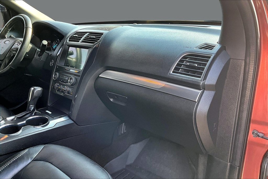 Used 2018 Ford Explorer XLT w/ Equipment Group 202A AWD/4WD image 10