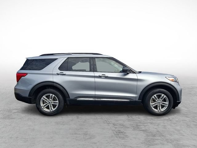 Used 2022 Ford Explorer XLT w/ Equipment Group 202A AWD/4WD image 7