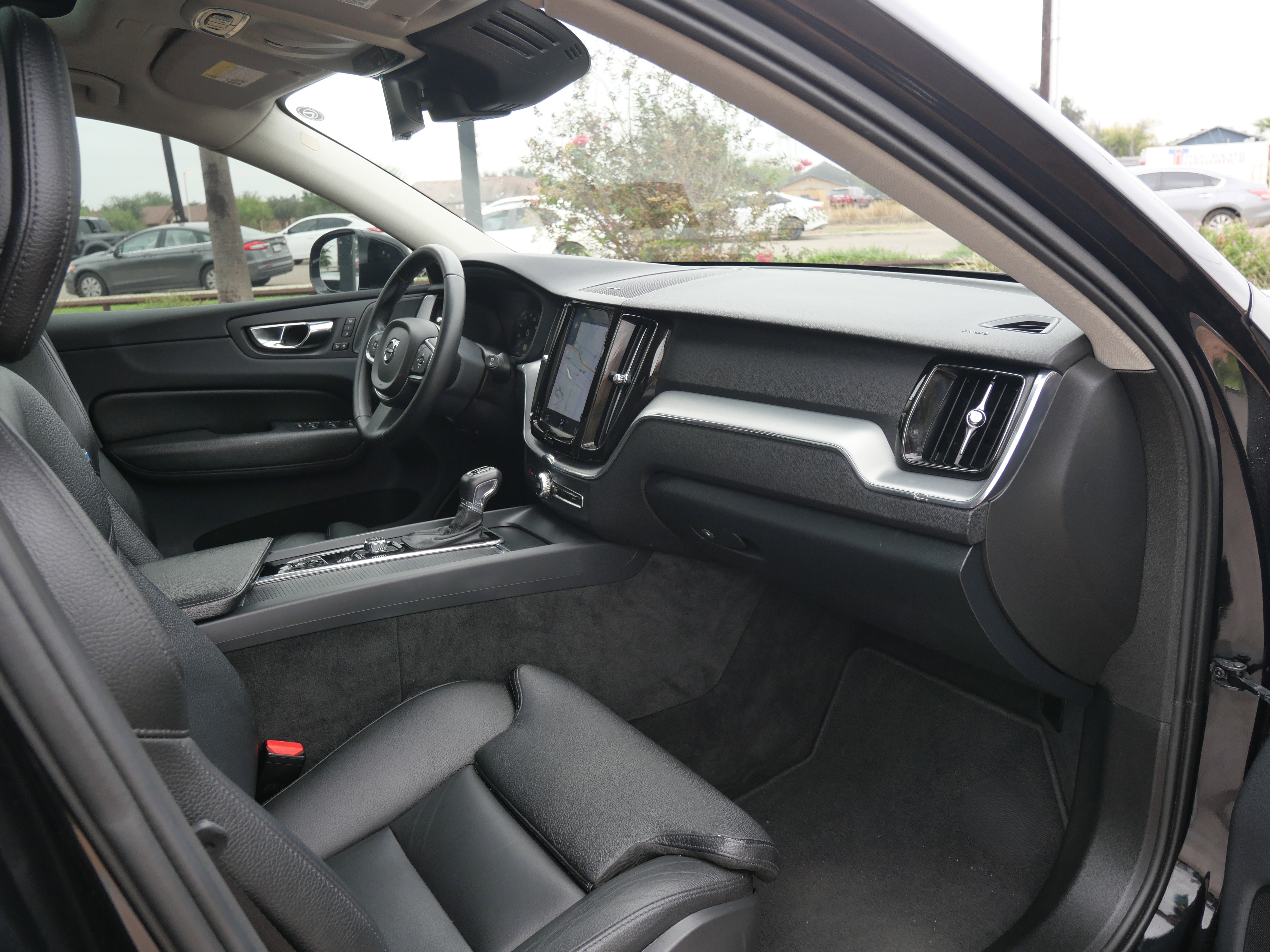 Used 2019 Volvo XC60 T5 Momentum w/ Protection Package Premier image 12