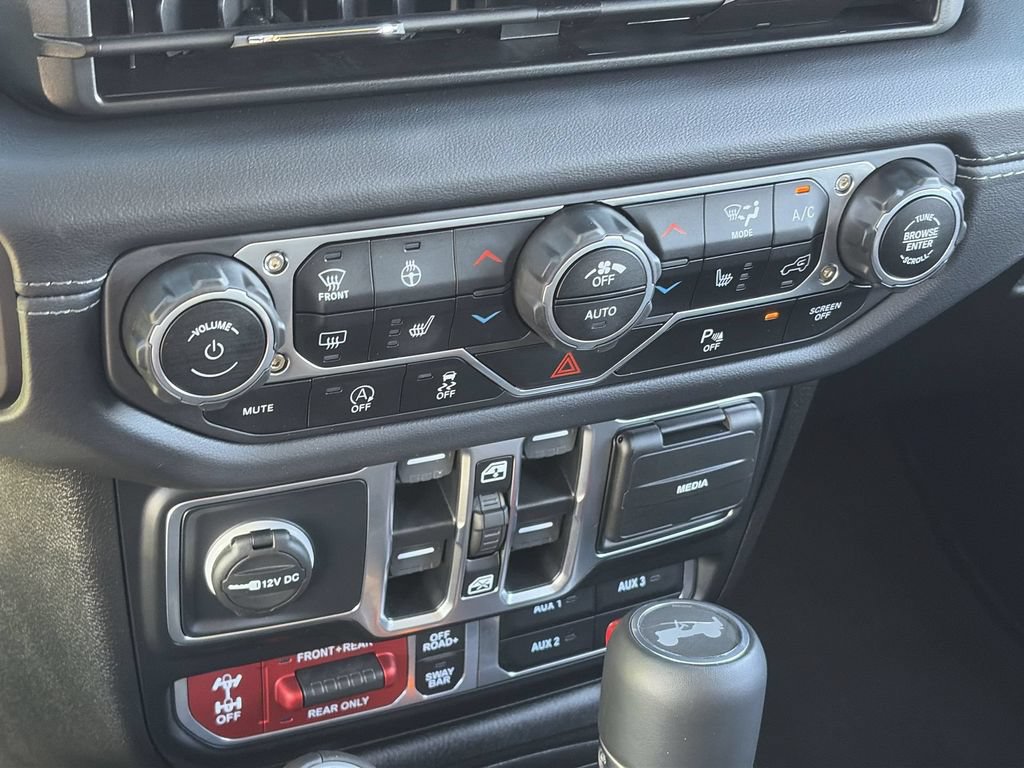Used 2025 Jeep Wrangler Unlimited Rubicon AWD/4WD image 24