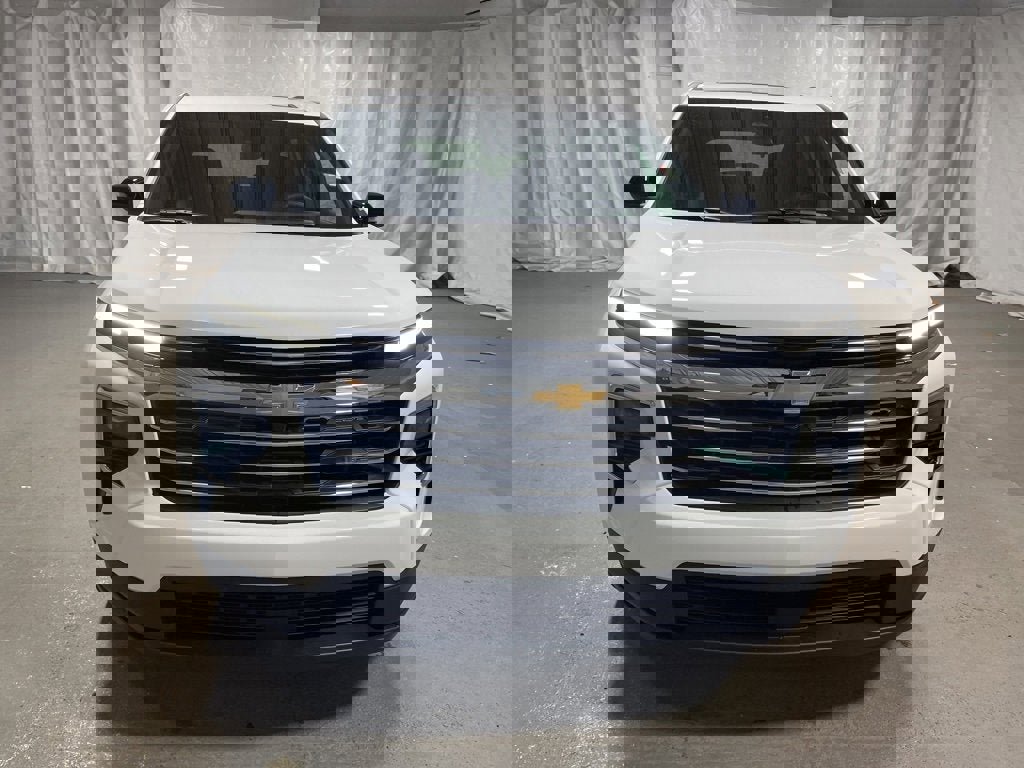 New 2026 Chevrolet Traverse LT w/ Sun and Wheel Package image 2