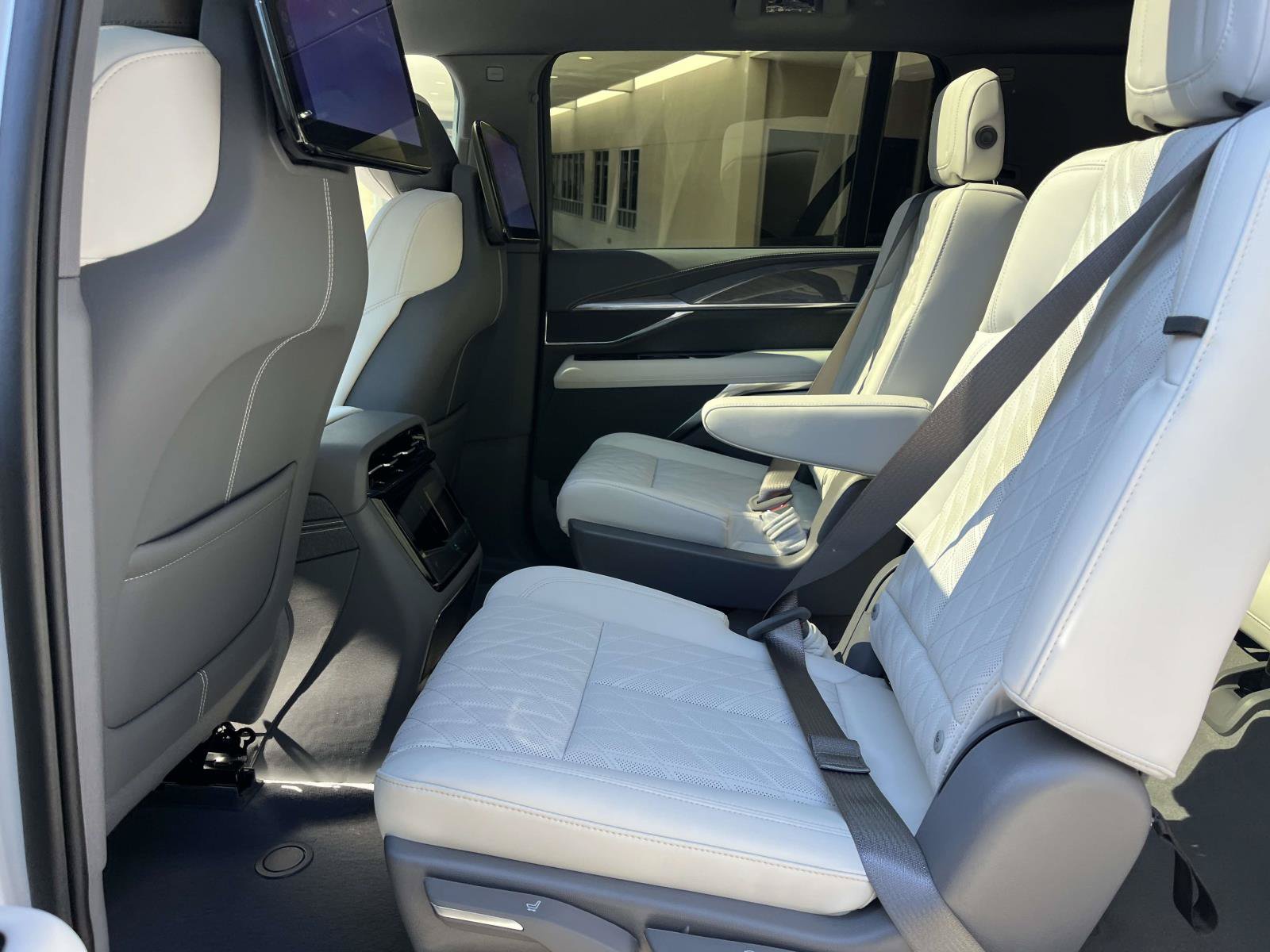 New 2026 Cadillac Escalade IQL Sport 1 w/ LPO, ONYX Package AWD/4WD image 14
