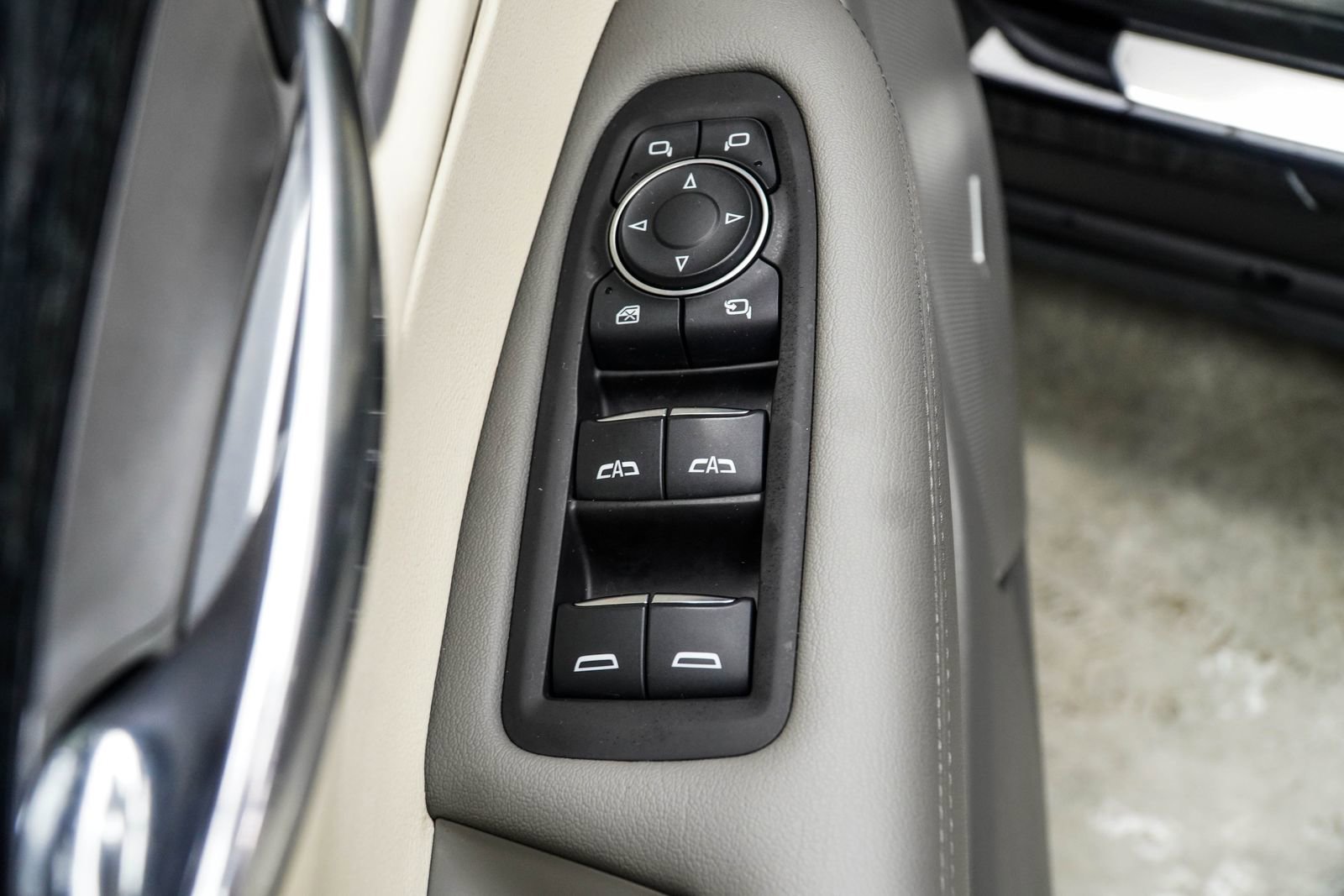 Used 2024 Cadillac XT6 Premium Luxury w/ LPO, Floor Liner Package AWD/4WD image 31