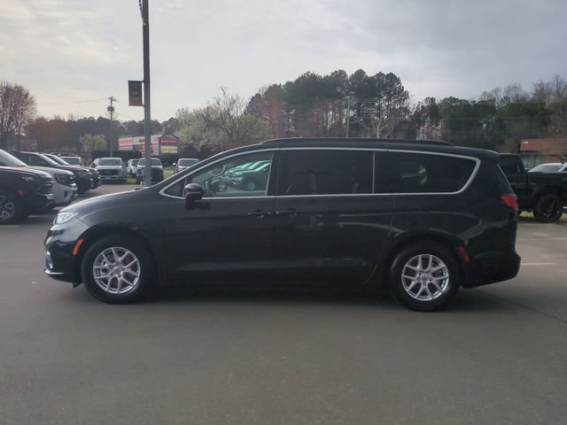 Used 2022 Chrysler Pacifica Touring-L image 10
