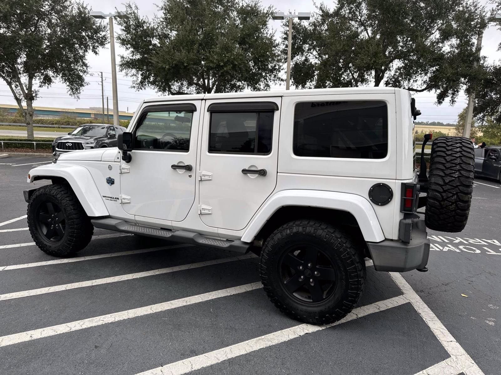 Used 2012 Jeep Wrangler Unlimited Sahara image 4