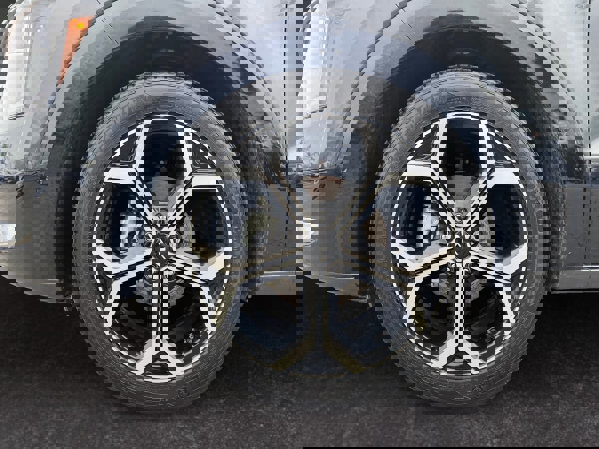 Used 2025 Kia Niro EX Touring image 9