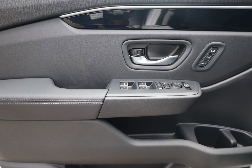 New 2025 Honda Pilot Touring image 10