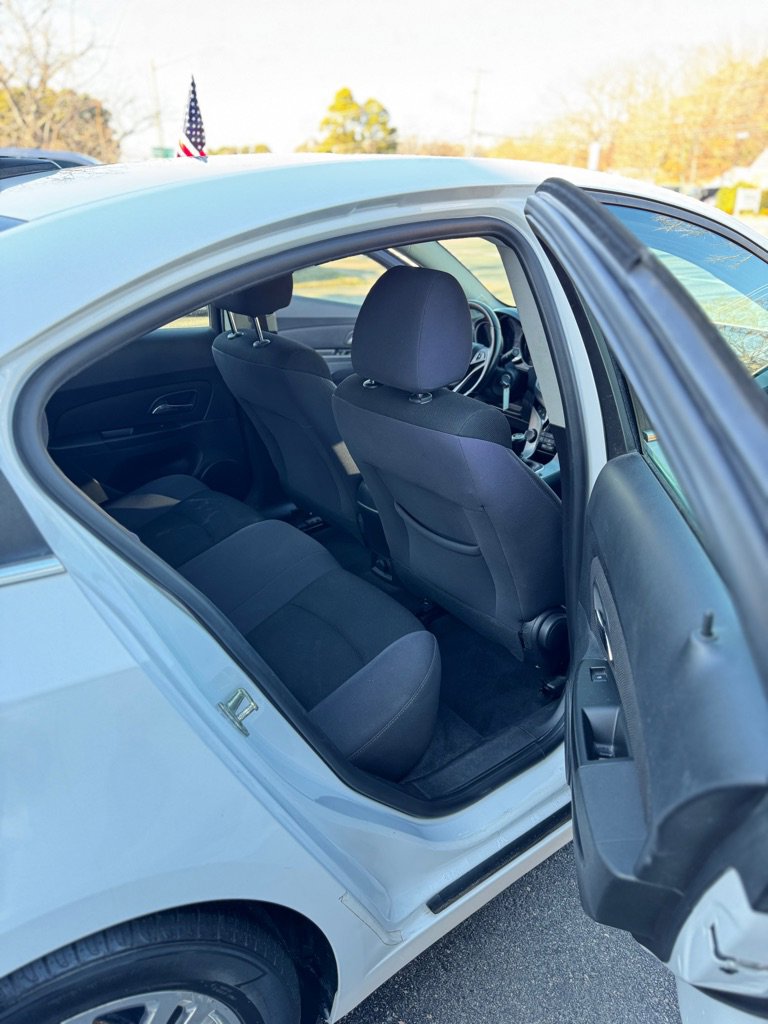 Used 2014 Chevrolet Cruze Eco image 7