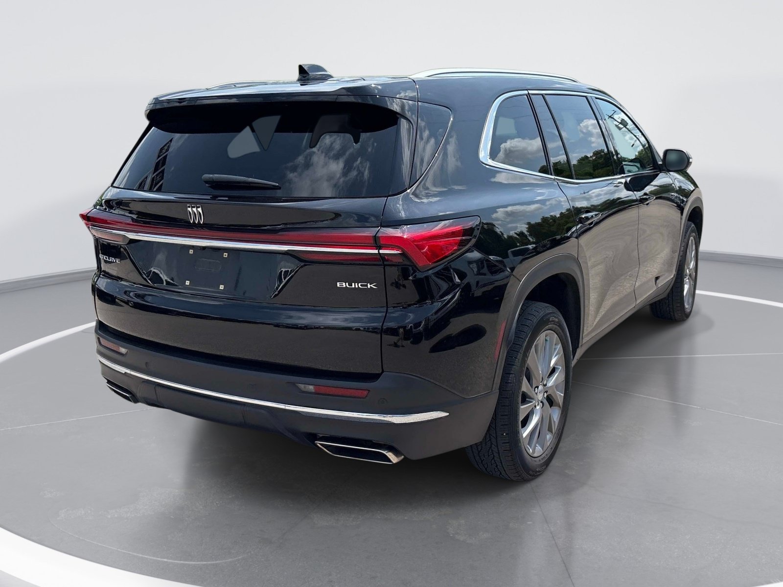 Used 2025 Buick Enclave Preferred w/ Power Package FWD image 8
