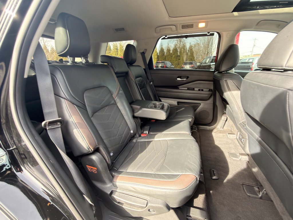 Certified 2024 Nissan Pathfinder Platinum w/ Cargo Package FWD image 19
