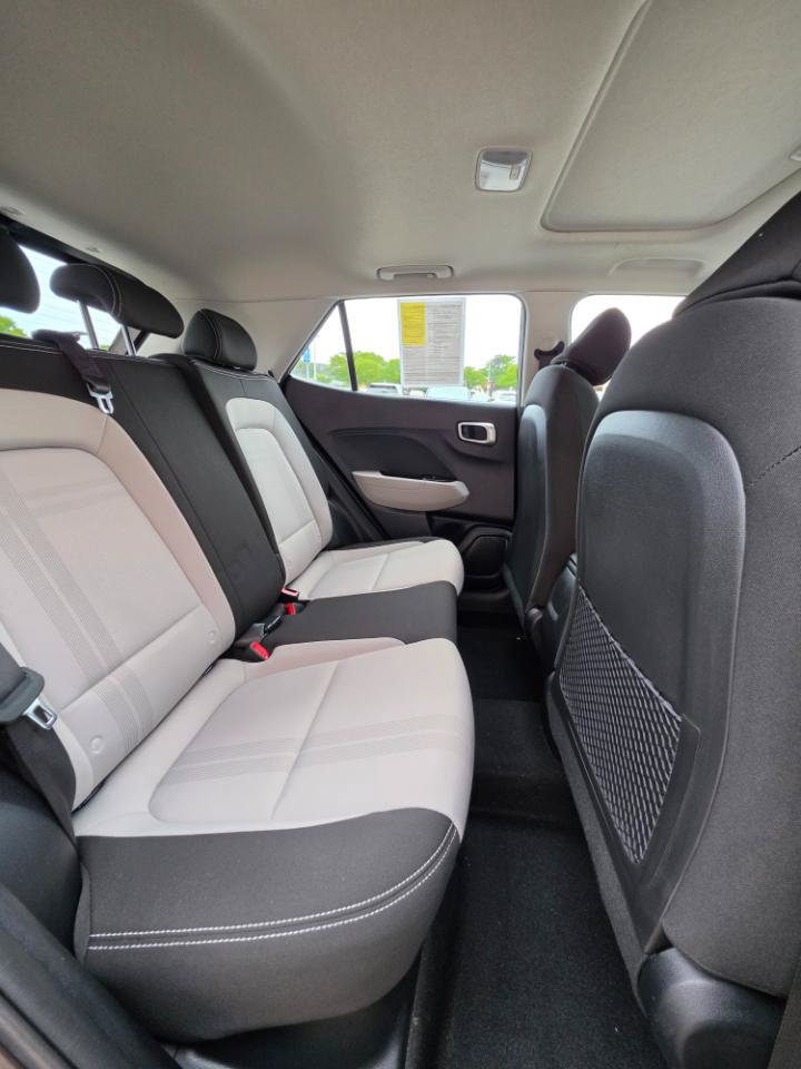 Used 2022 Hyundai Venue SEL FWD image 14