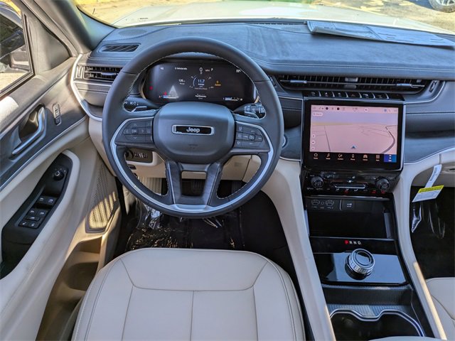 New 2025 Jeep Grand Cherokee Limited w/ Black Appearance Package image 17