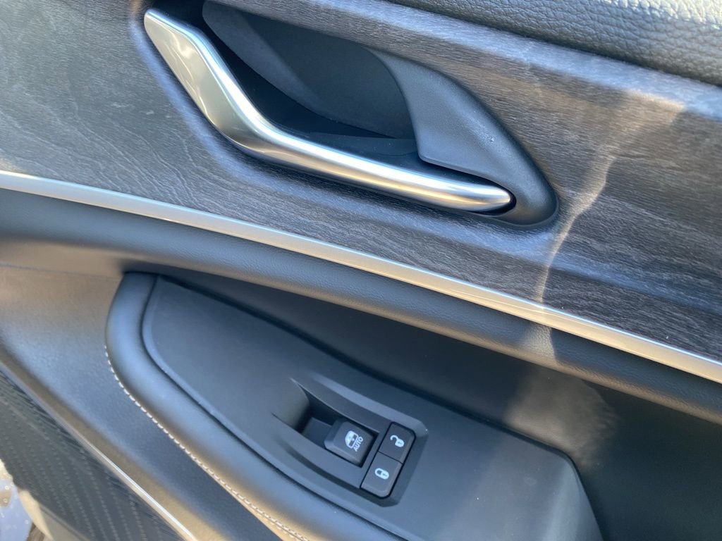 New 2025 Jeep Grand Cherokee L Limited w/ Black Appearance Package image 13