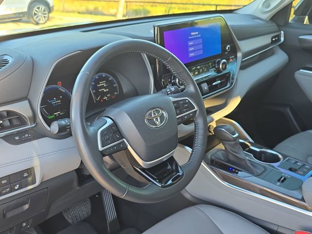Used 2023 Toyota Highlander Limited image 17