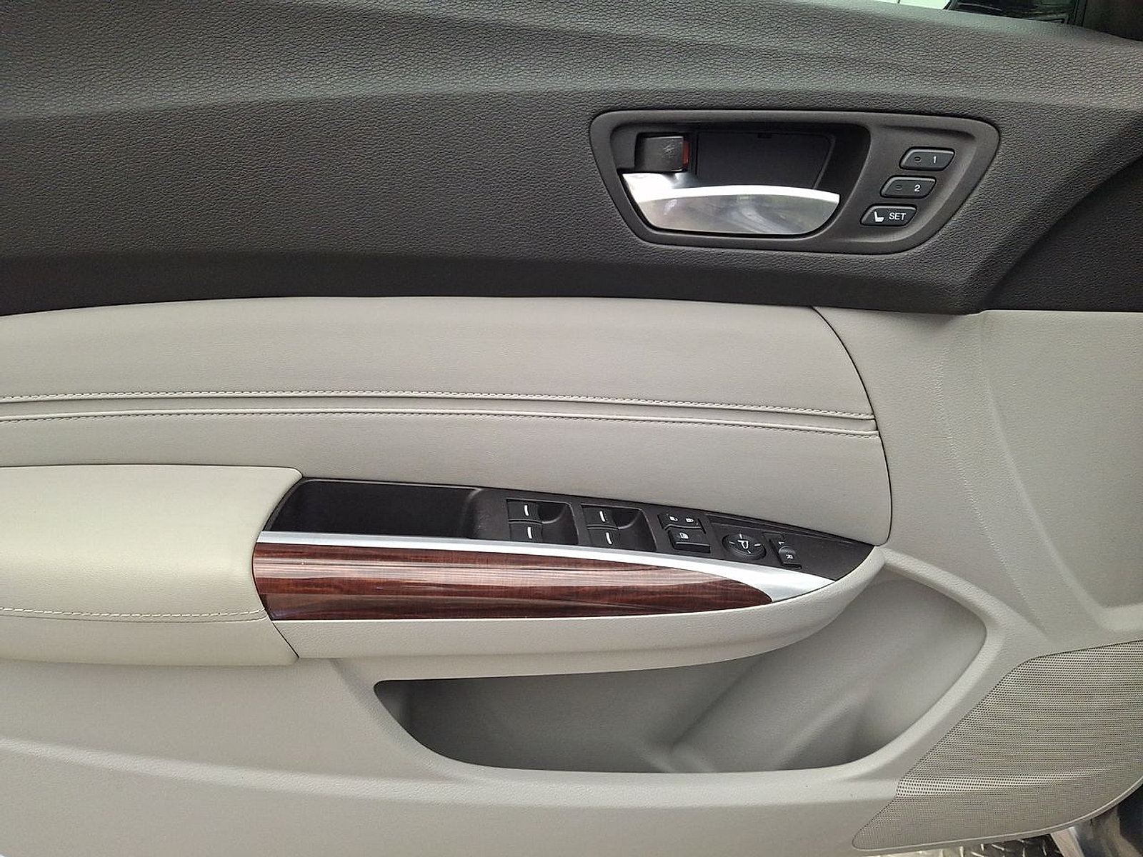 Used 2015 Acura TLX w/ Technology Package AWD/4WD image 13