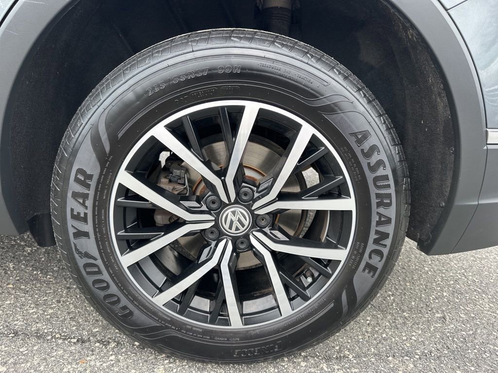 Used 2021 Volkswagen Tiguan SE image 29