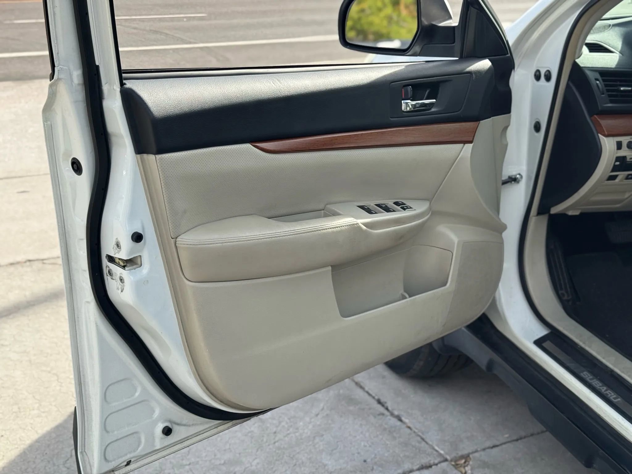 Used 2013 Subaru Outback 2.5i Limited w/ Moonroof Pkg image 10