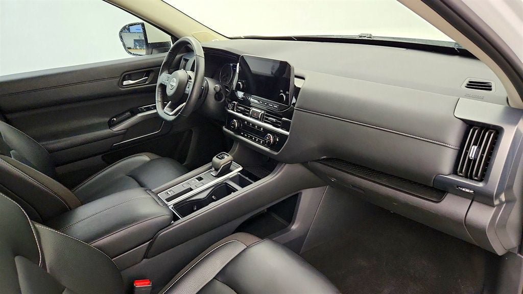 Used 2024 Nissan Pathfinder SL w/ SL Premium Package FWD image 42