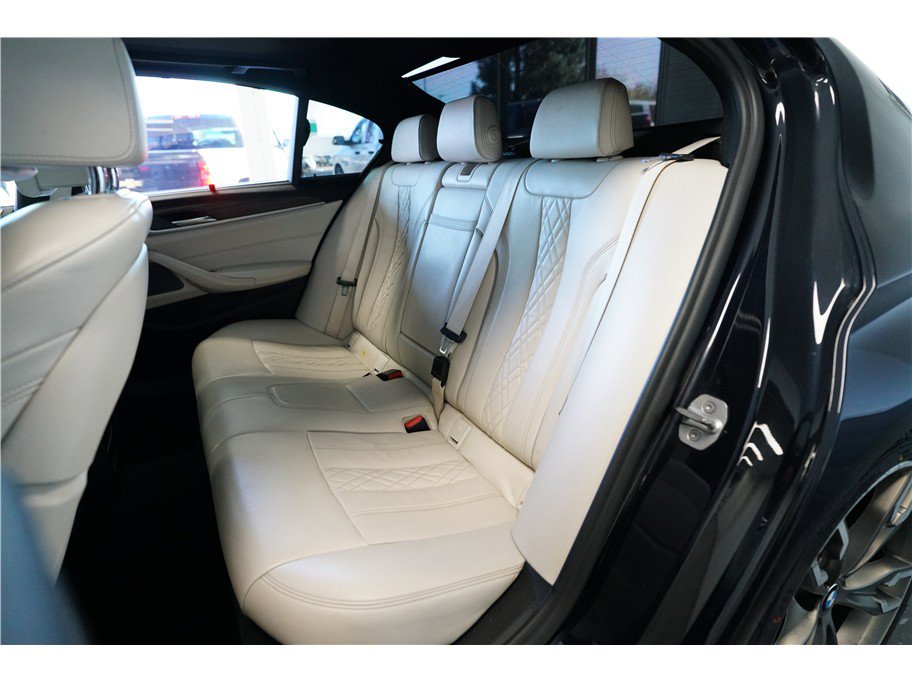 Used 2020 BMW M550i xDrive w/ Executive Package AWD/4WD image 12