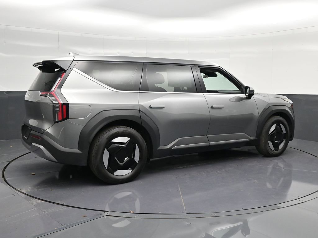 Used 2025 Kia EV9 Light image 3