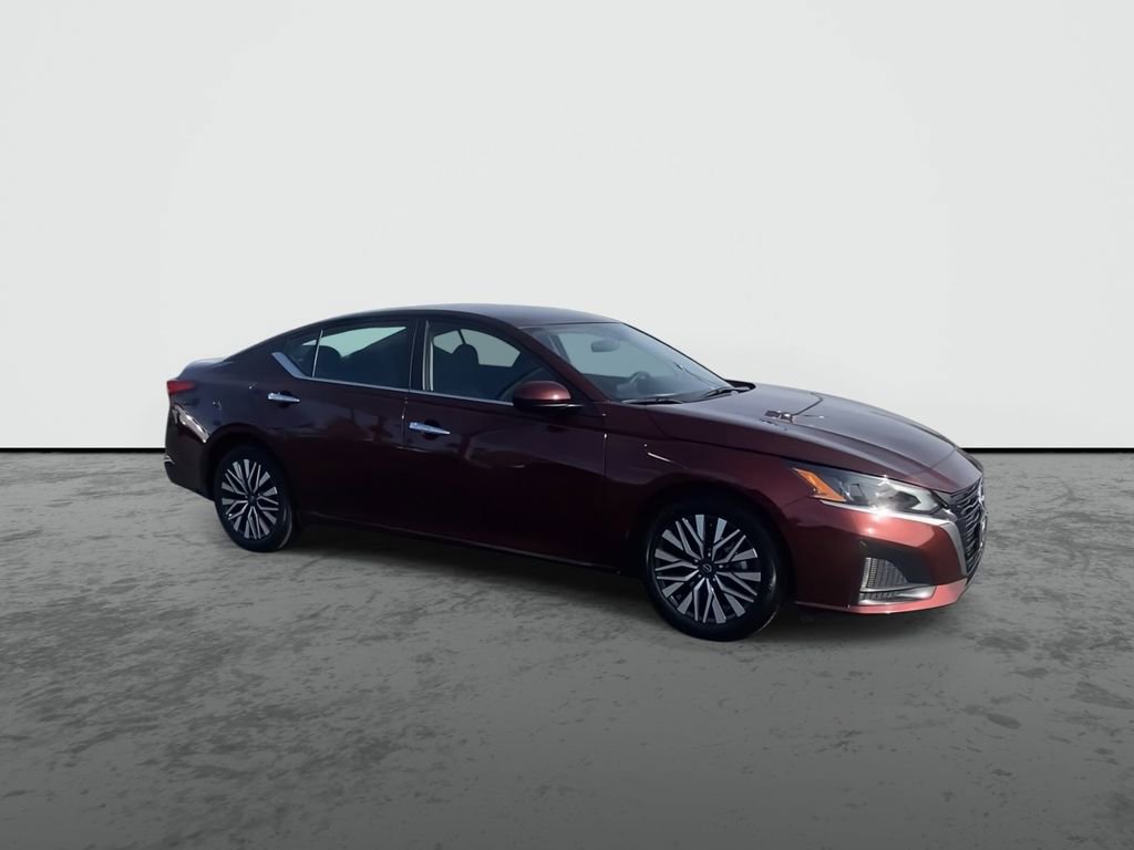 Used 2023 Nissan Altima 2.5 SV image 1