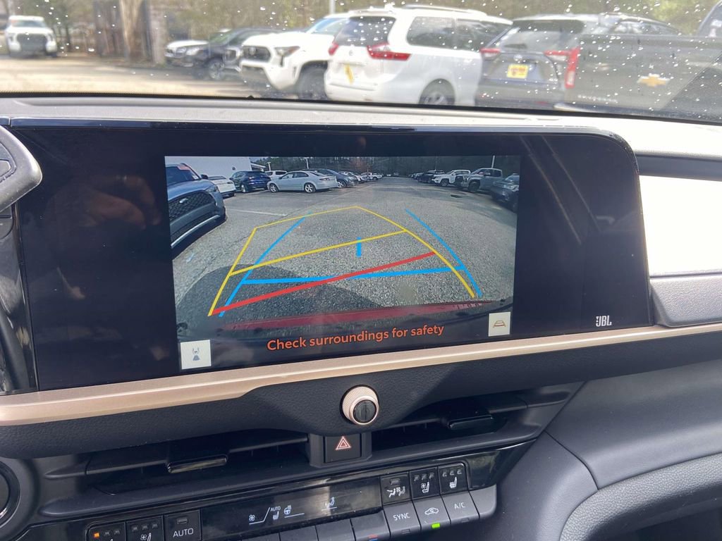 Used 2023 Toyota Crown Limited image 26