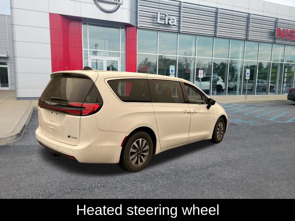 Used 2024 Chrysler Pacifica Limited FWD image 15
