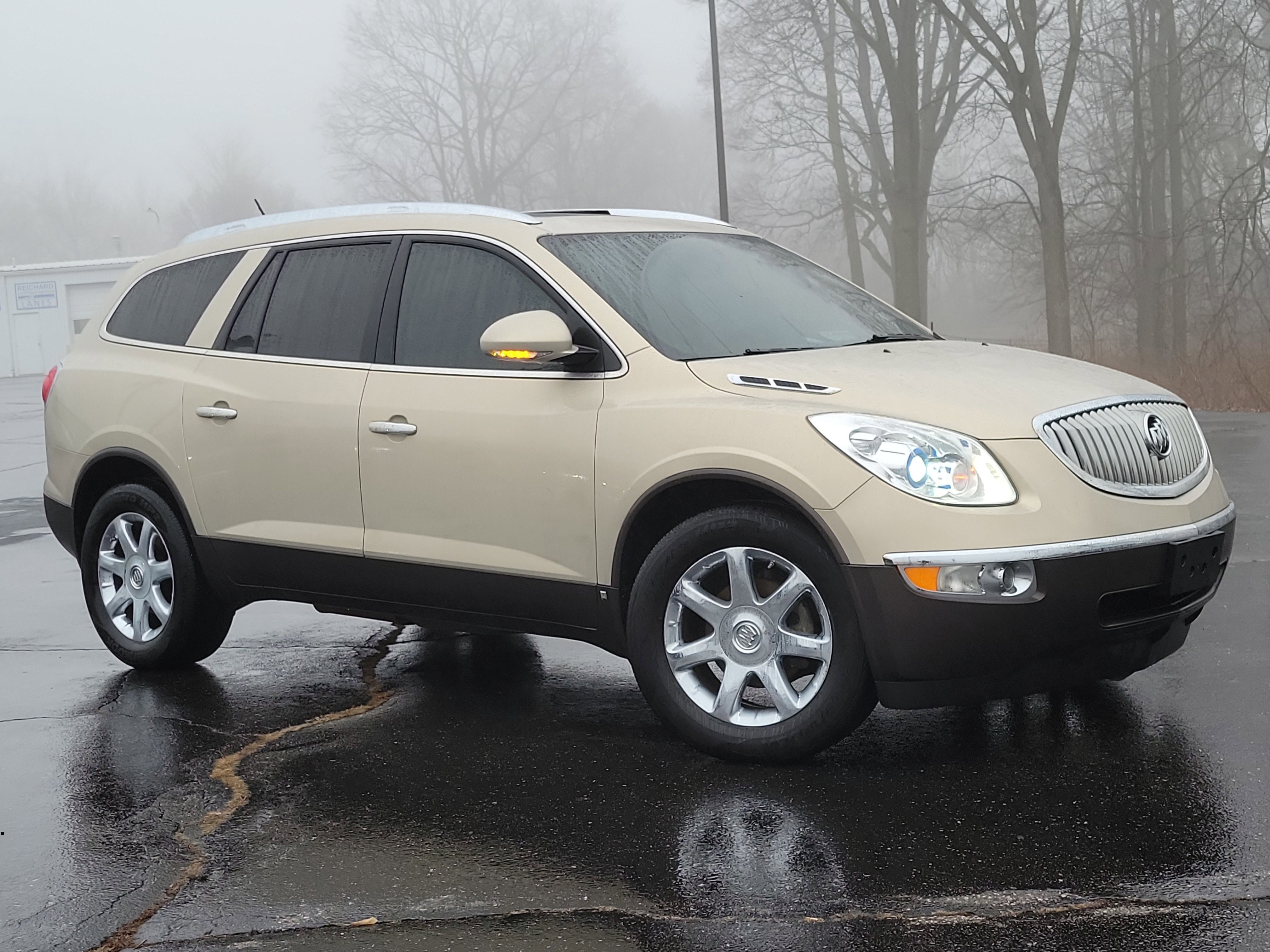 Used 2008 Buick Enclave CXL w/ Entertainment Package #1 image 31