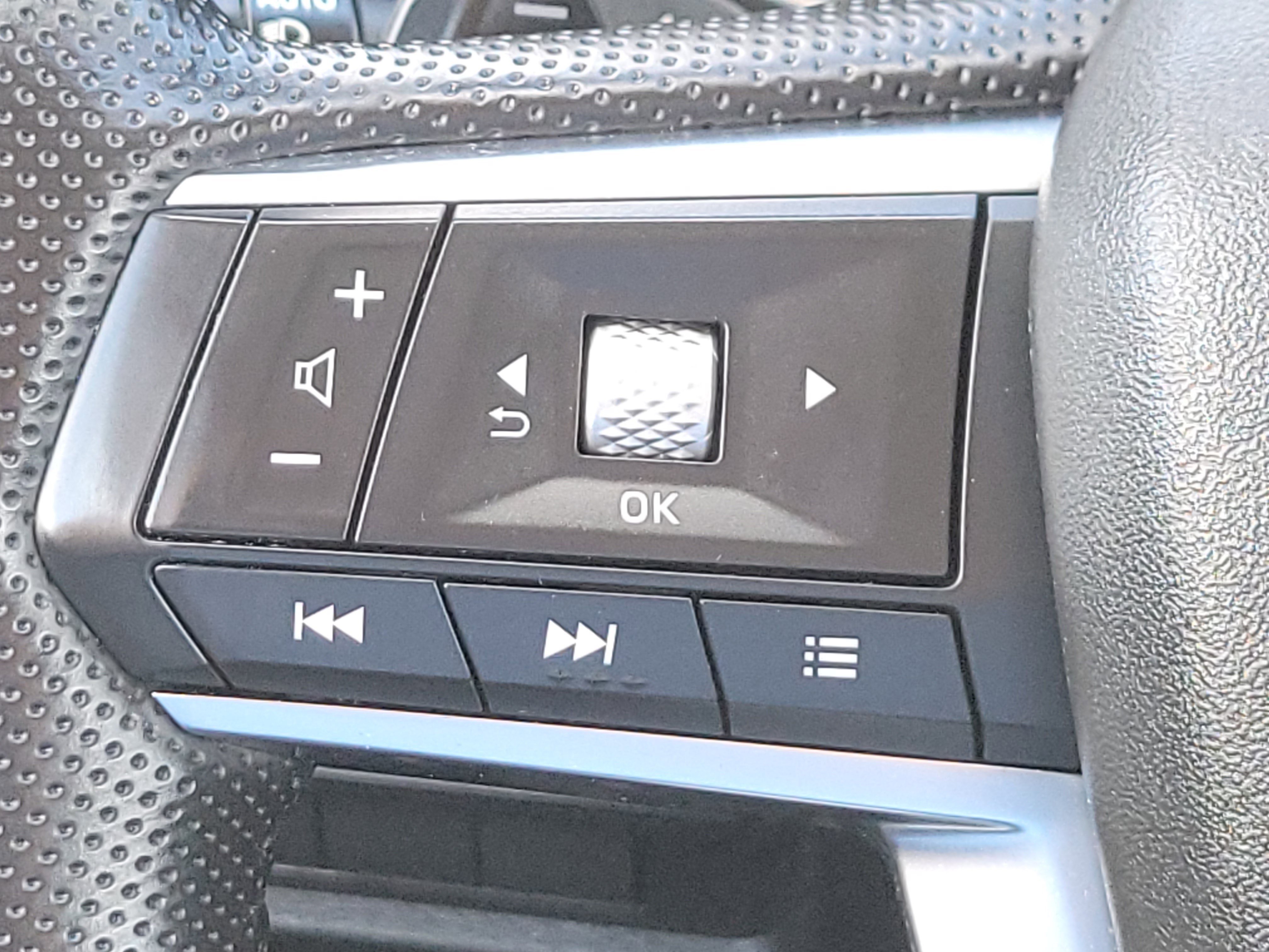 Used 2024 Mitsubishi Outlander SE Black Edition image 26