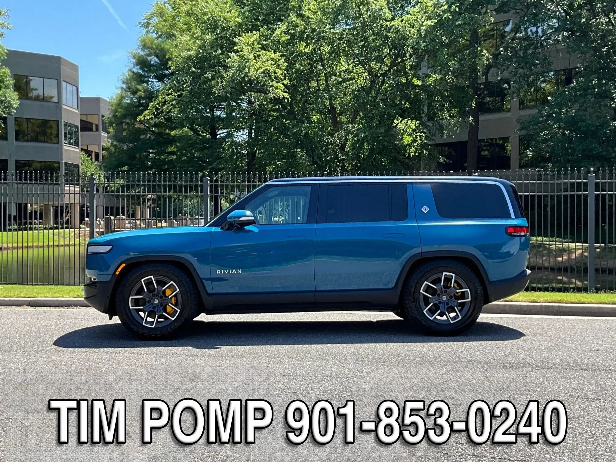 Used 2023 Rivian R1S Adventure AWD/4WD image 10