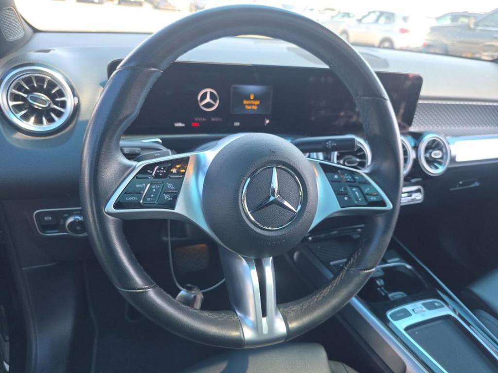Used 2025 Mercedes-Benz GLB 250 4MATIC image 6