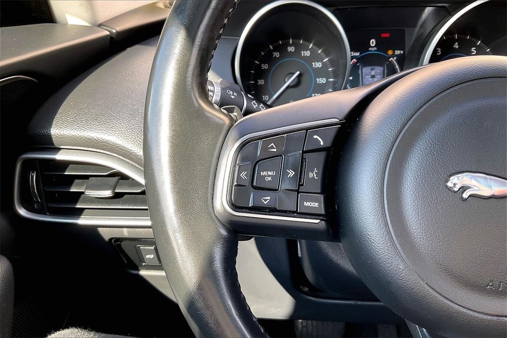 Used 2017 Jaguar F-PACE Prestige image 11