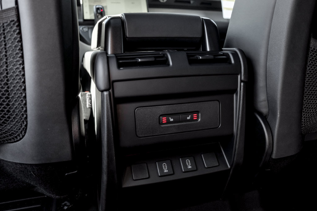 New 2026 Land Rover Defender 110 X-Dynamic SE AWD/4WD image 18