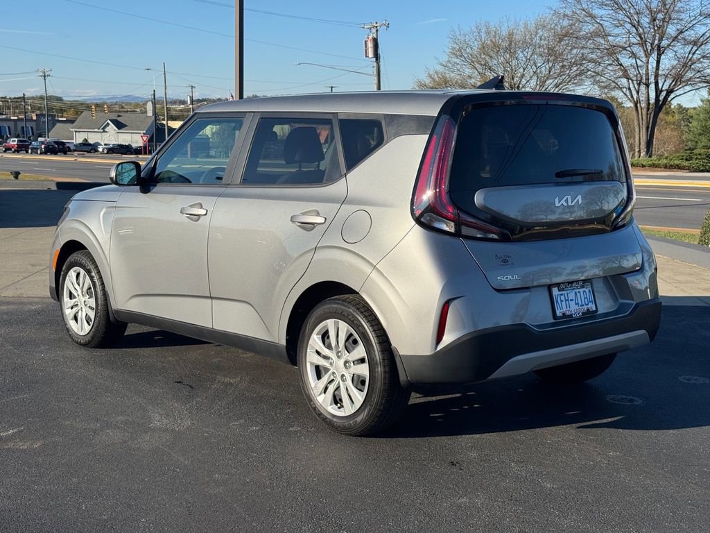 Used 2023 Kia Soul LX image 5