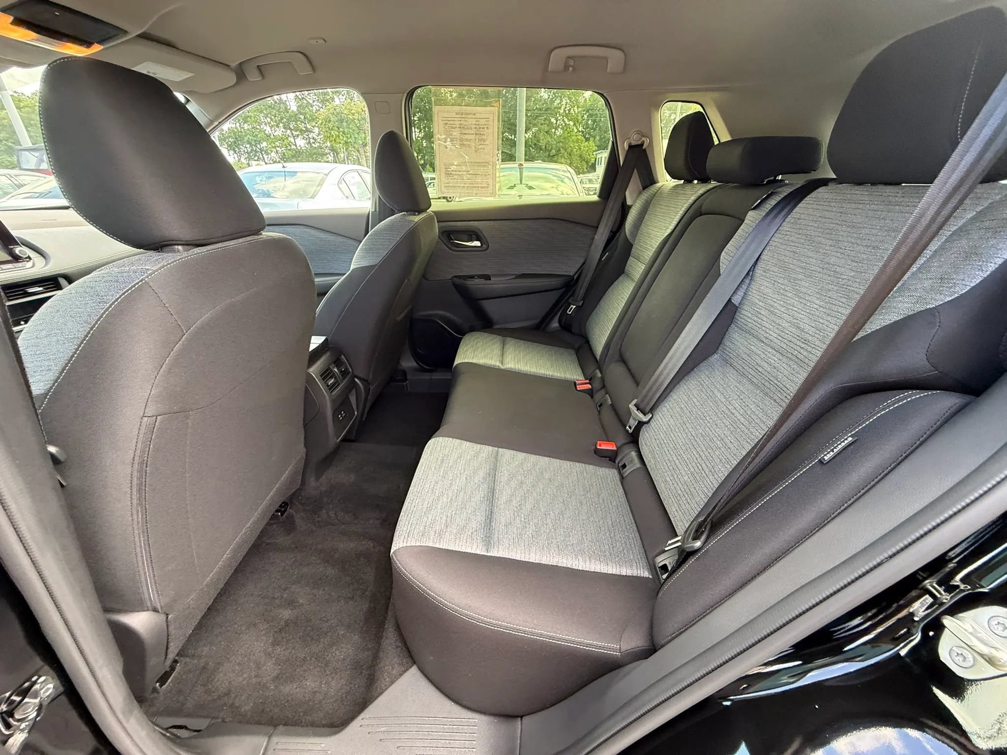 Used 2023 Nissan Rogue SV AWD/4WD image 16