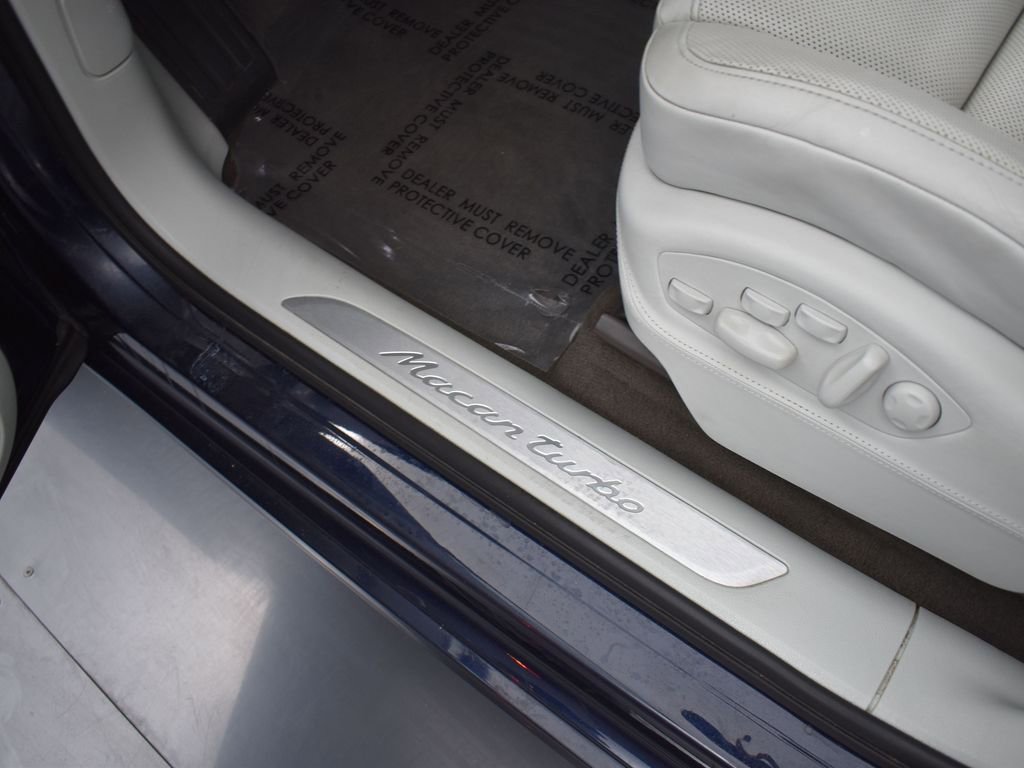 Used 2020 Porsche Macan Turbo image 14