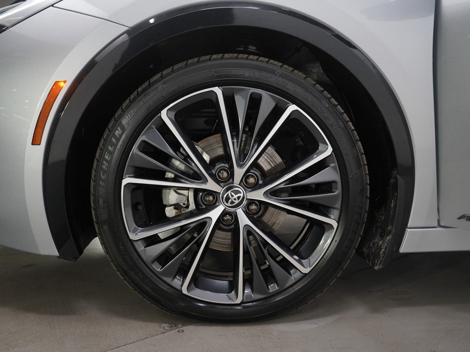 Used 2025 Toyota Prius Limited image 32