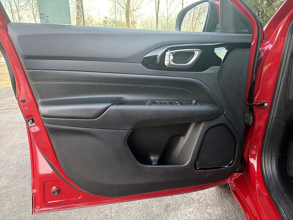 Used 2023 Jeep Compass Limited image 9