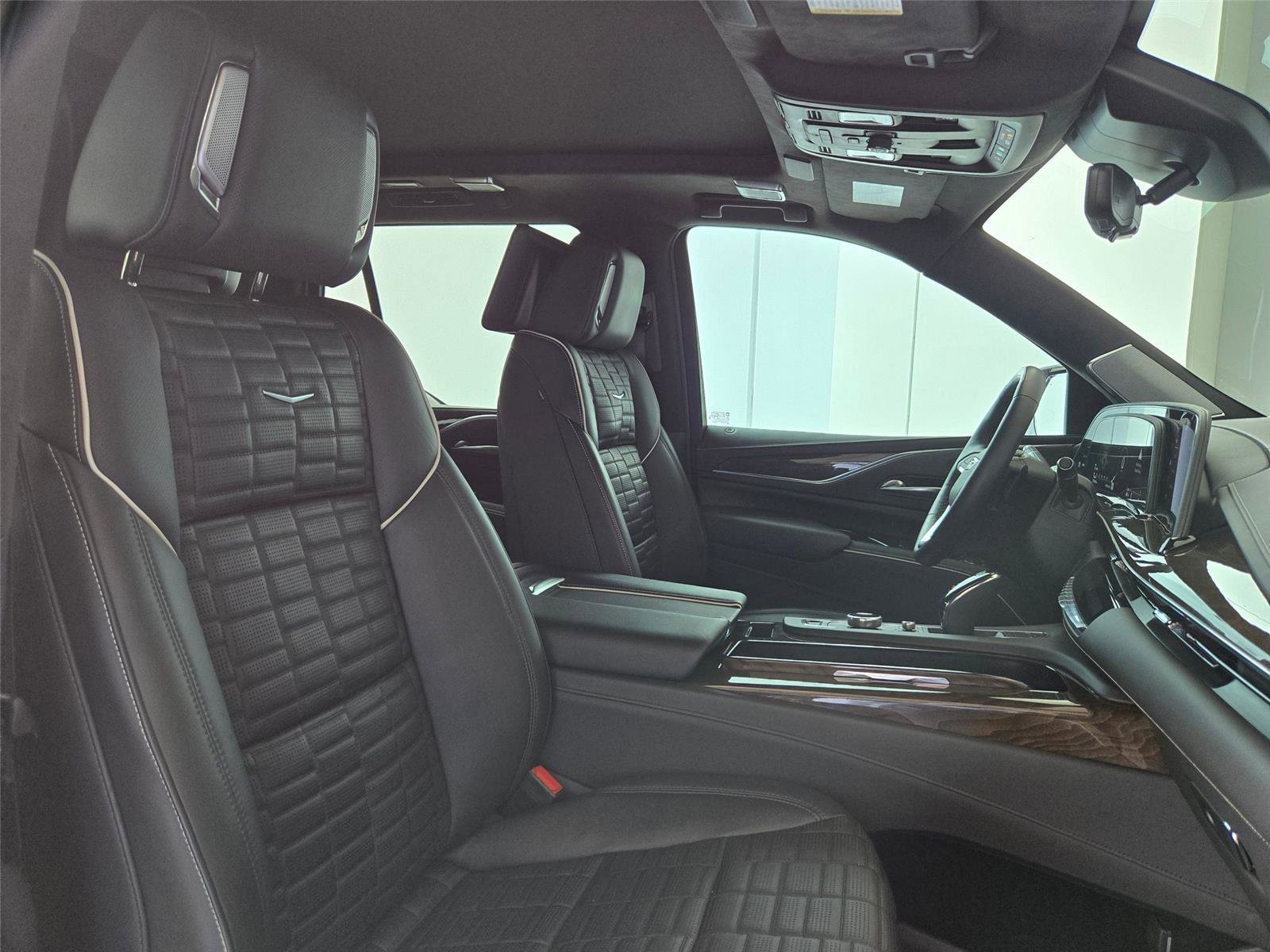 Certified 2024 Cadillac Escalade Sport Platinum w/ LPO, ONYX Package AWD/4WD image 29