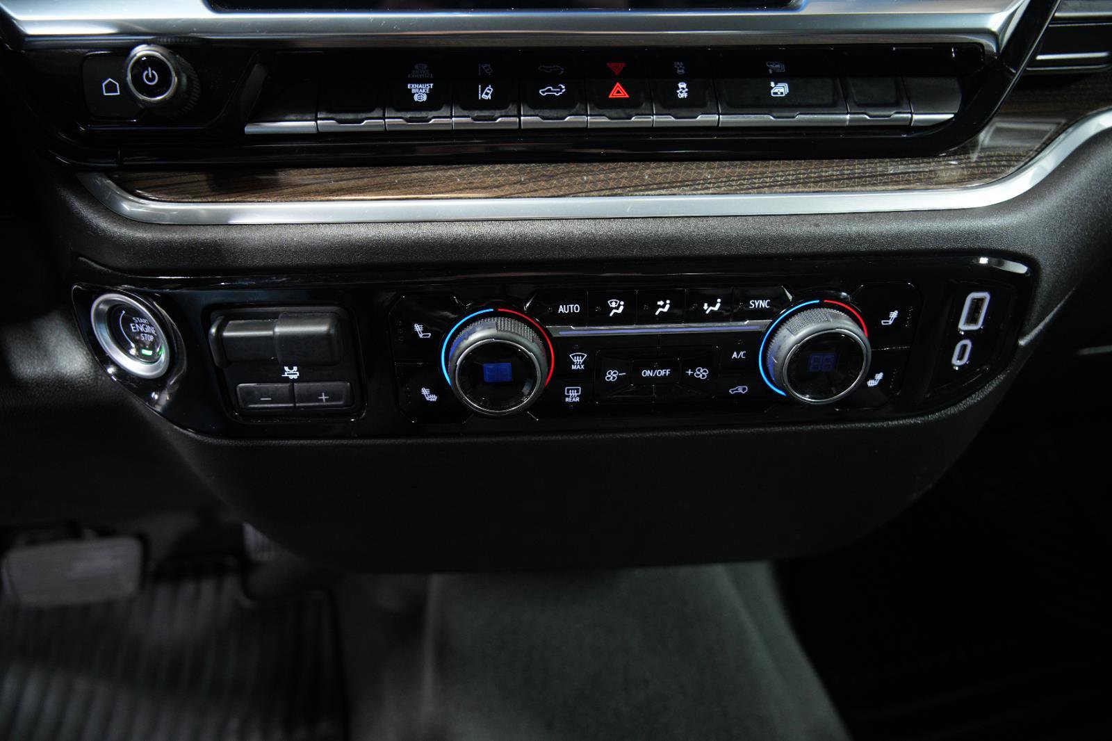 Used 2025 Chevrolet Silverado 2500 LT w/ Convenience Package image 37