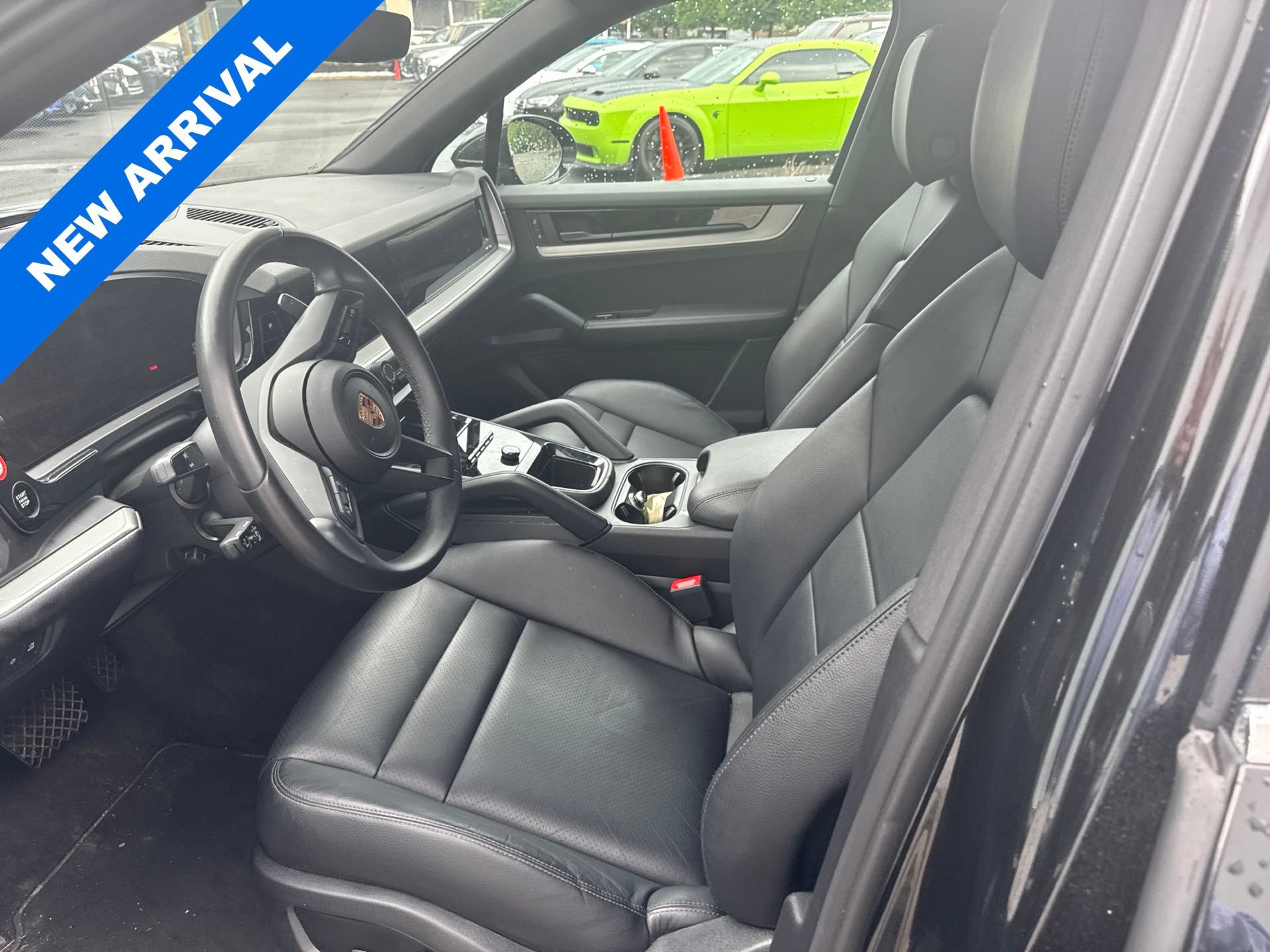 Used 2025 Porsche Cayenne AWD/4WD image 6