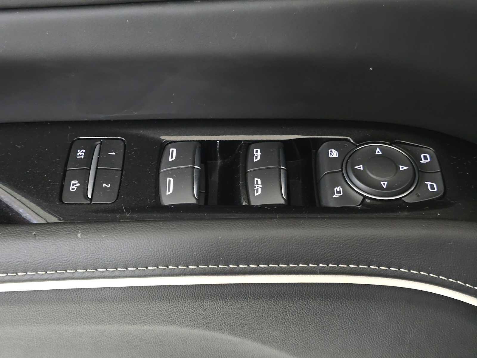 Used 2024 Cadillac Escalade ESV Premium Luxury Platinum AWD/4WD image 26
