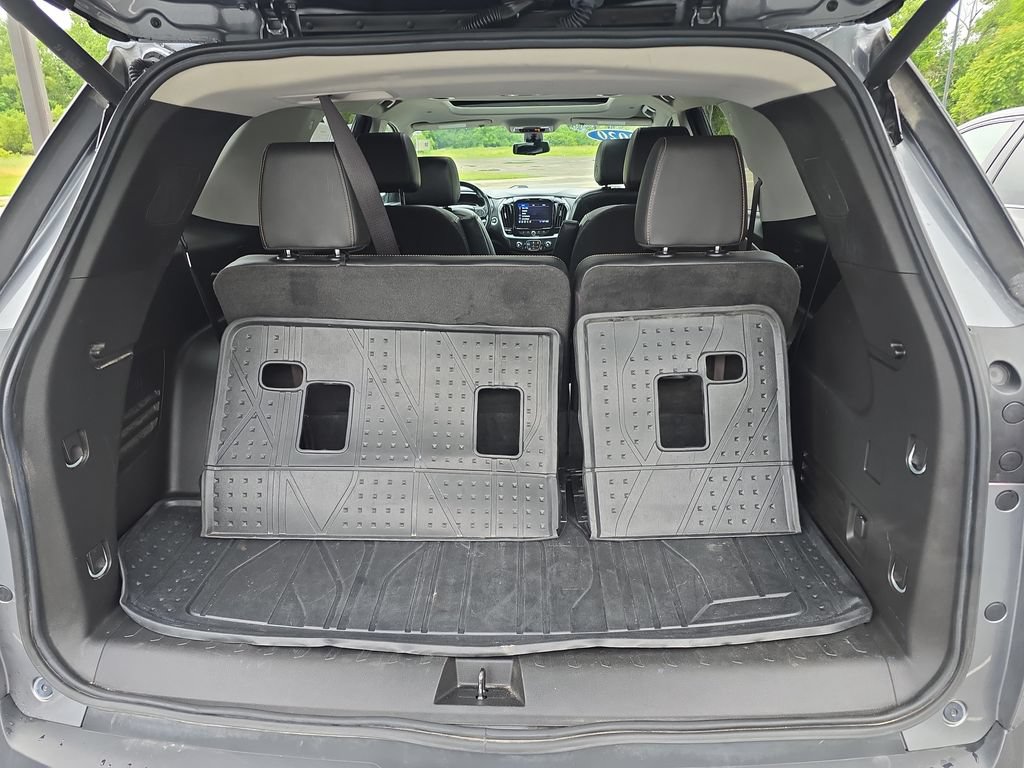 Used 2020 Chevrolet Traverse LT w/ LT Premium Package FWD image 34