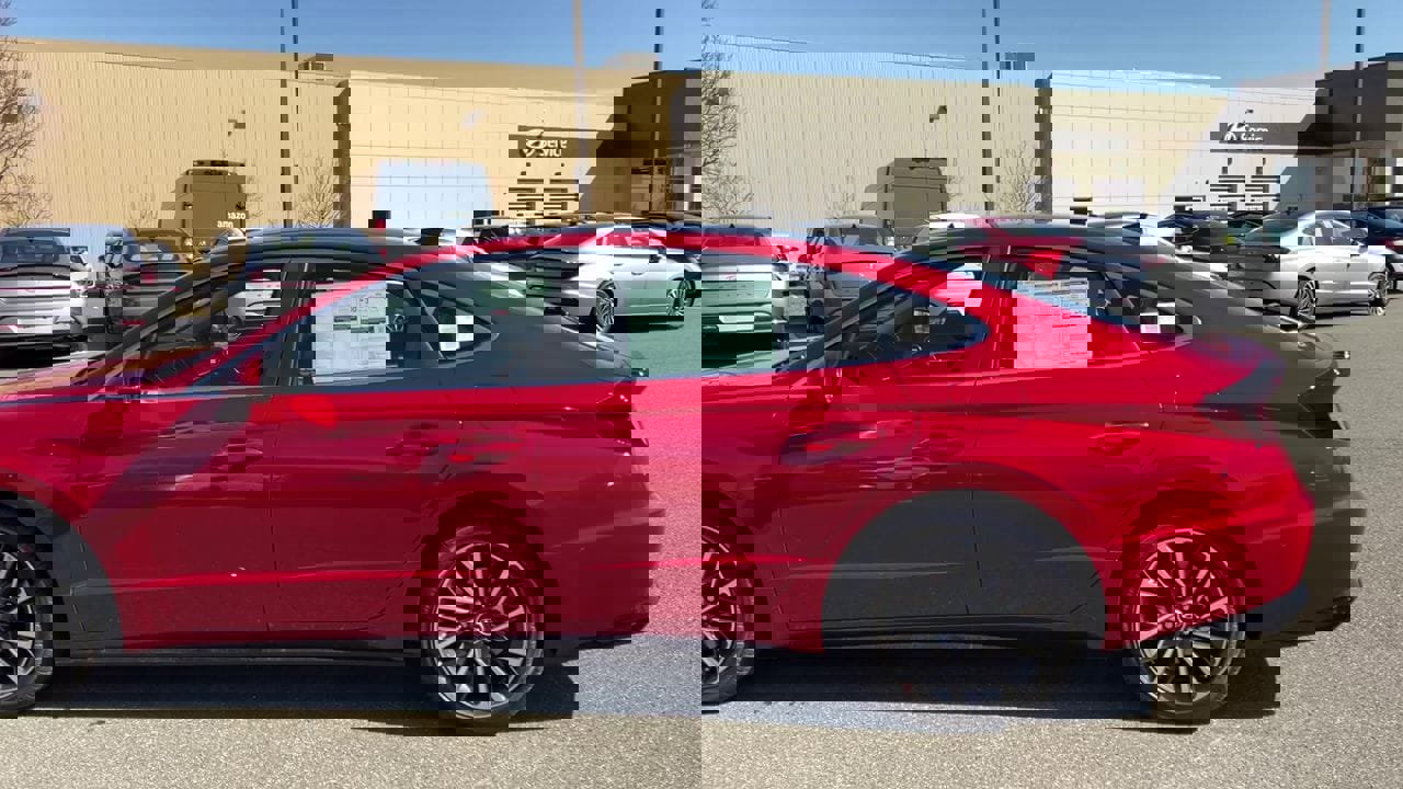 Used 2021 Hyundai Sonata Limited w/ Preferred Accessory Package image 5