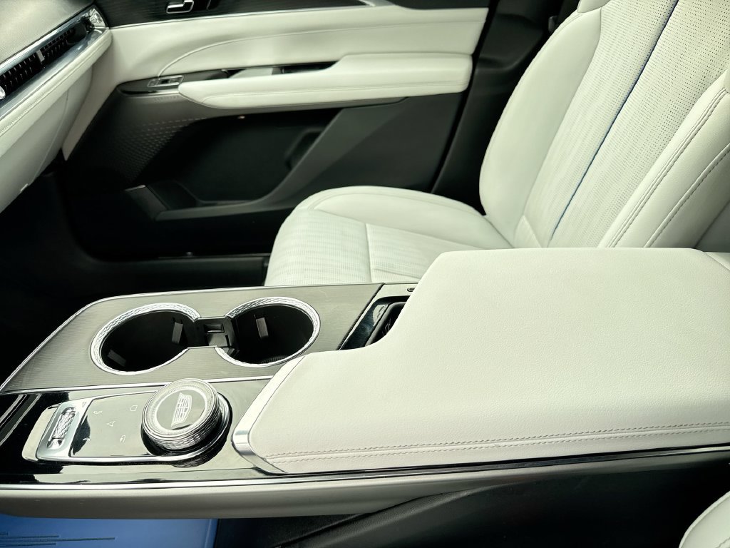 Used 2024 Cadillac Lyriq Luxury RWD image 24