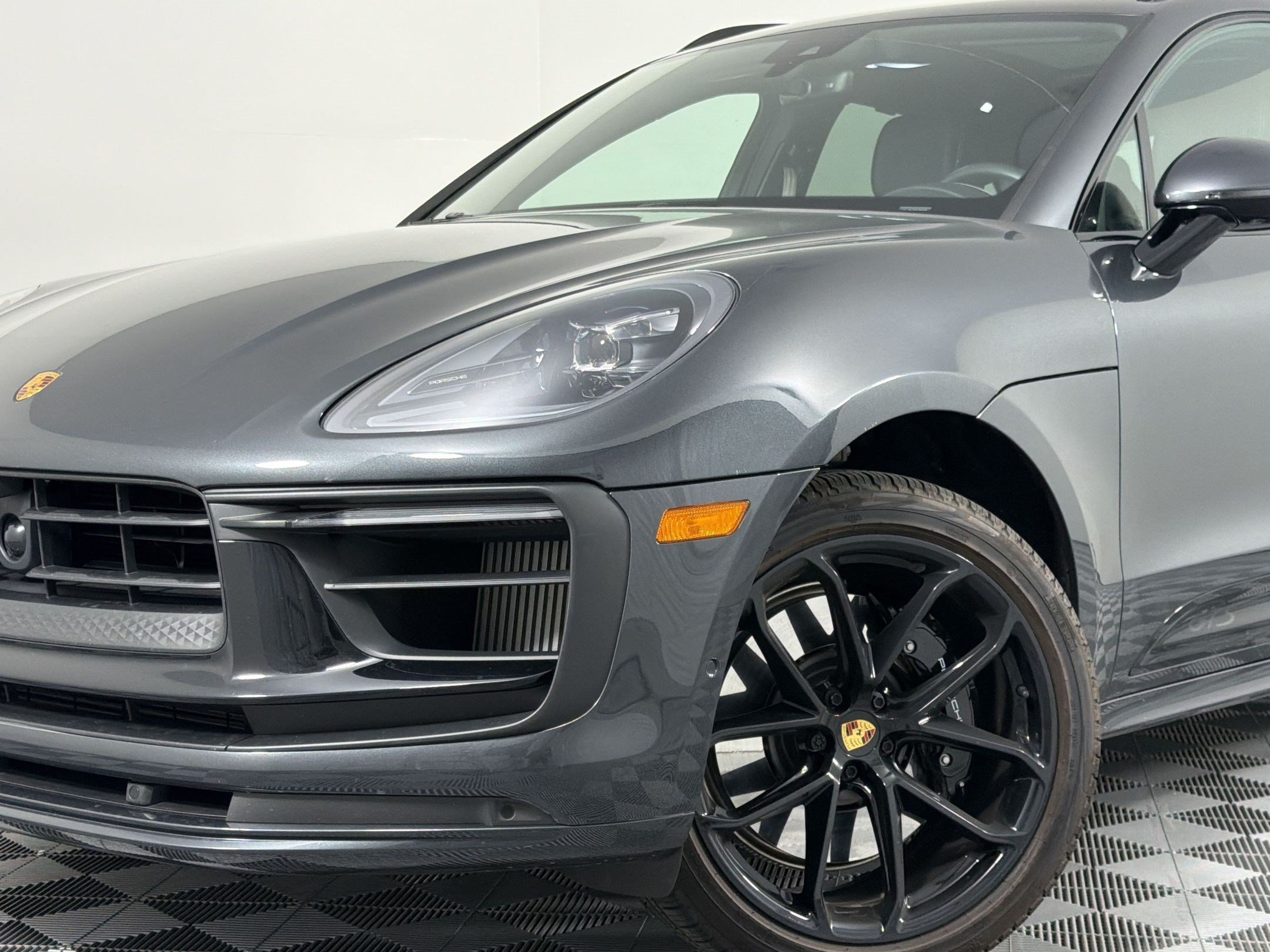 Certified 2025 Porsche Macan GTS AWD/4WD image 26