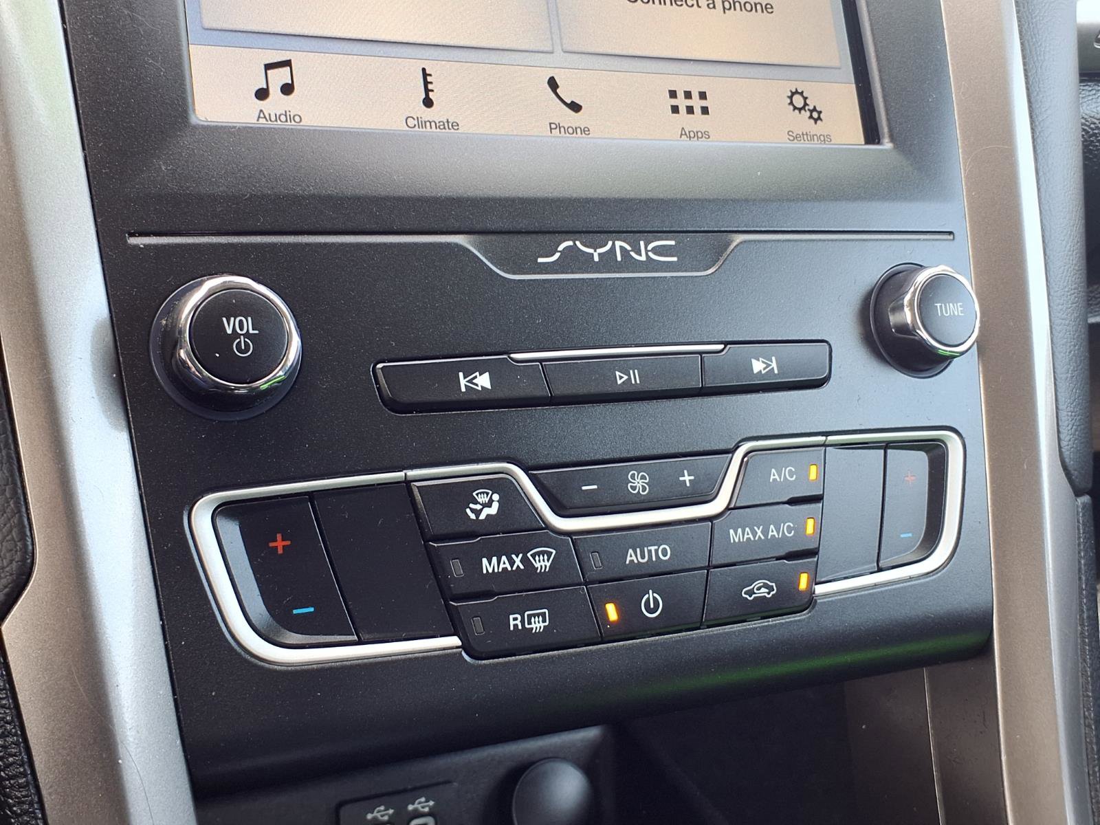 Used 2019 Ford Fusion SE image 11