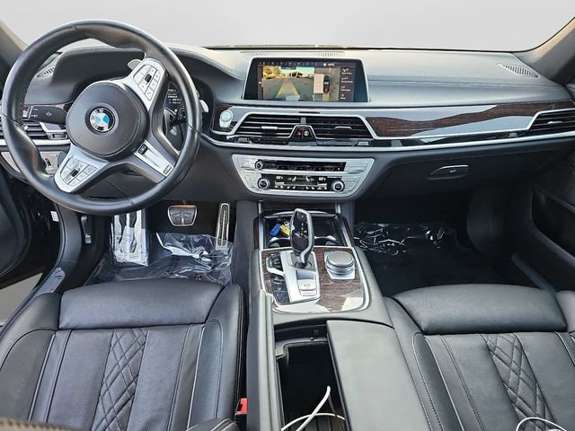 Used 2021 BMW 740i xDrive w/ M Sport Package AWD/4WD image 11