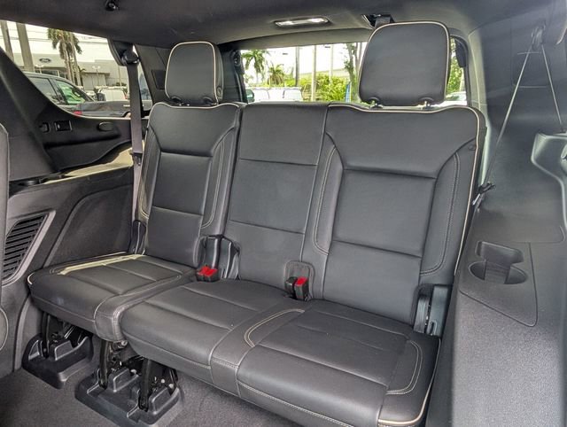 Used 2024 GMC Yukon SLT w/ SLT Luxury Package RWD image 15