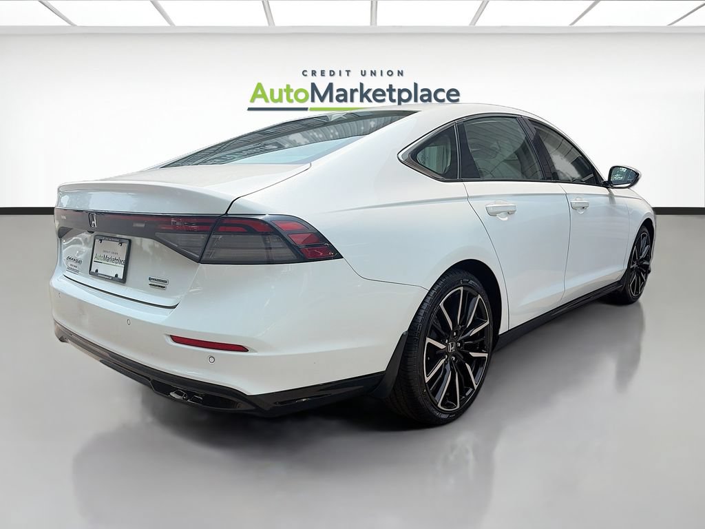 Used 2023 Honda Accord Touring image 7